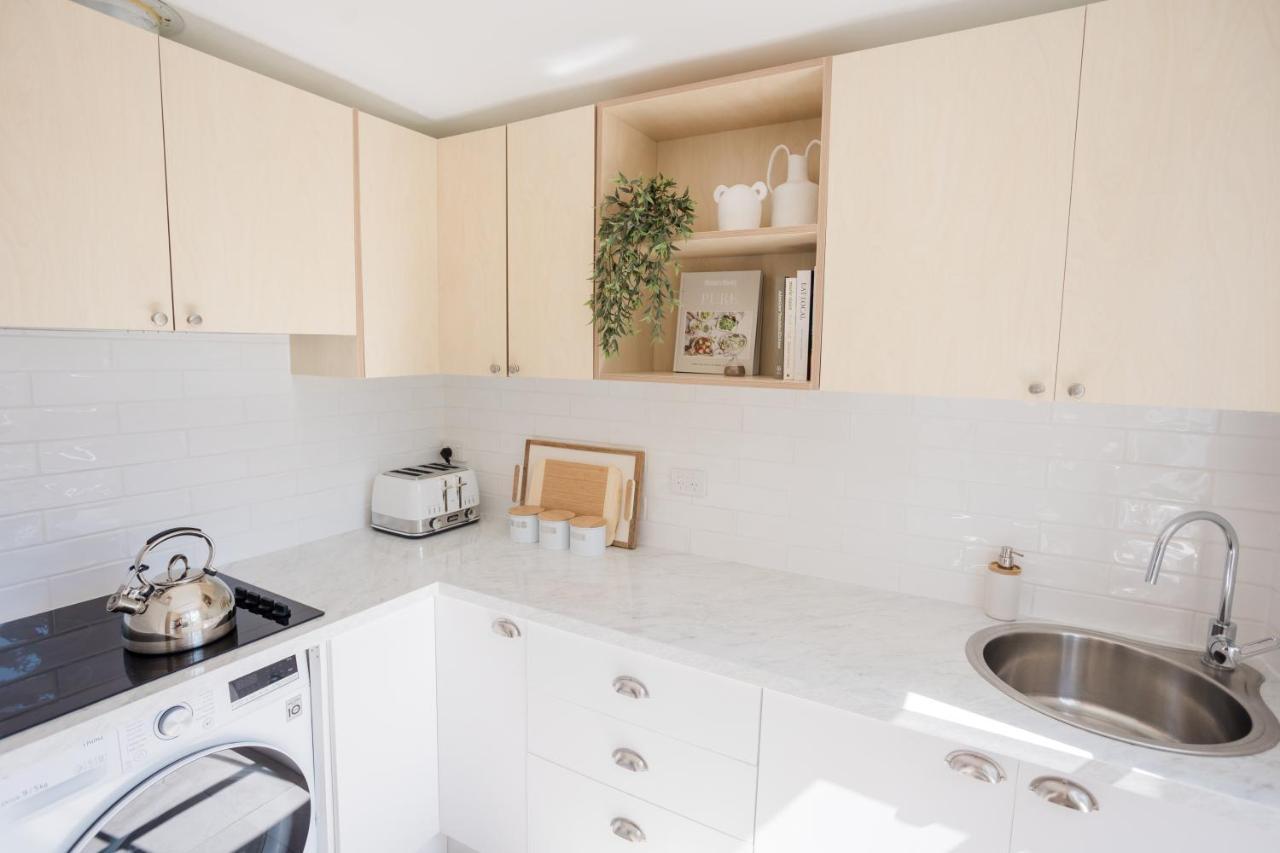 Studio 26: Central, Hampton'S Poolside Hideaway Coffs Harbour Exteriör bild